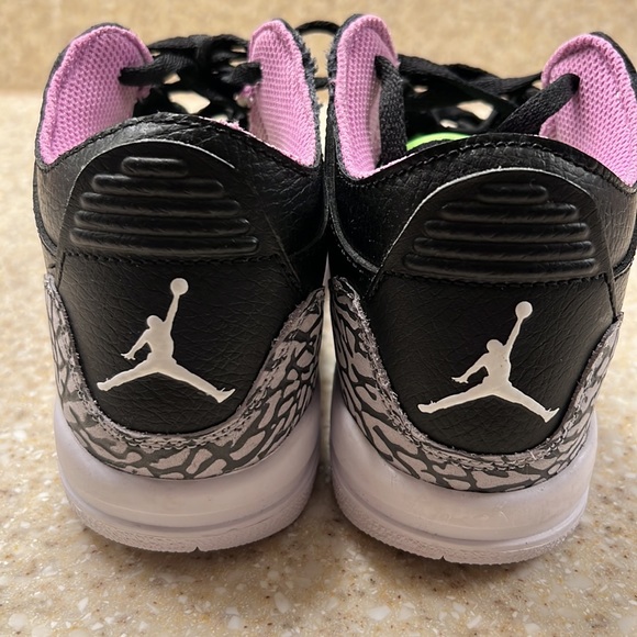 Little Kid's Jordan 3 Retro SE Black/White-Electric Green Size 3y. - Picture 3 of 5